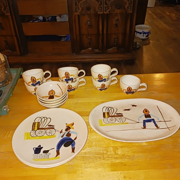 Red Wing Pottery Other - Red Wing Pottery dish set 1978 titled CHUCK WAGON